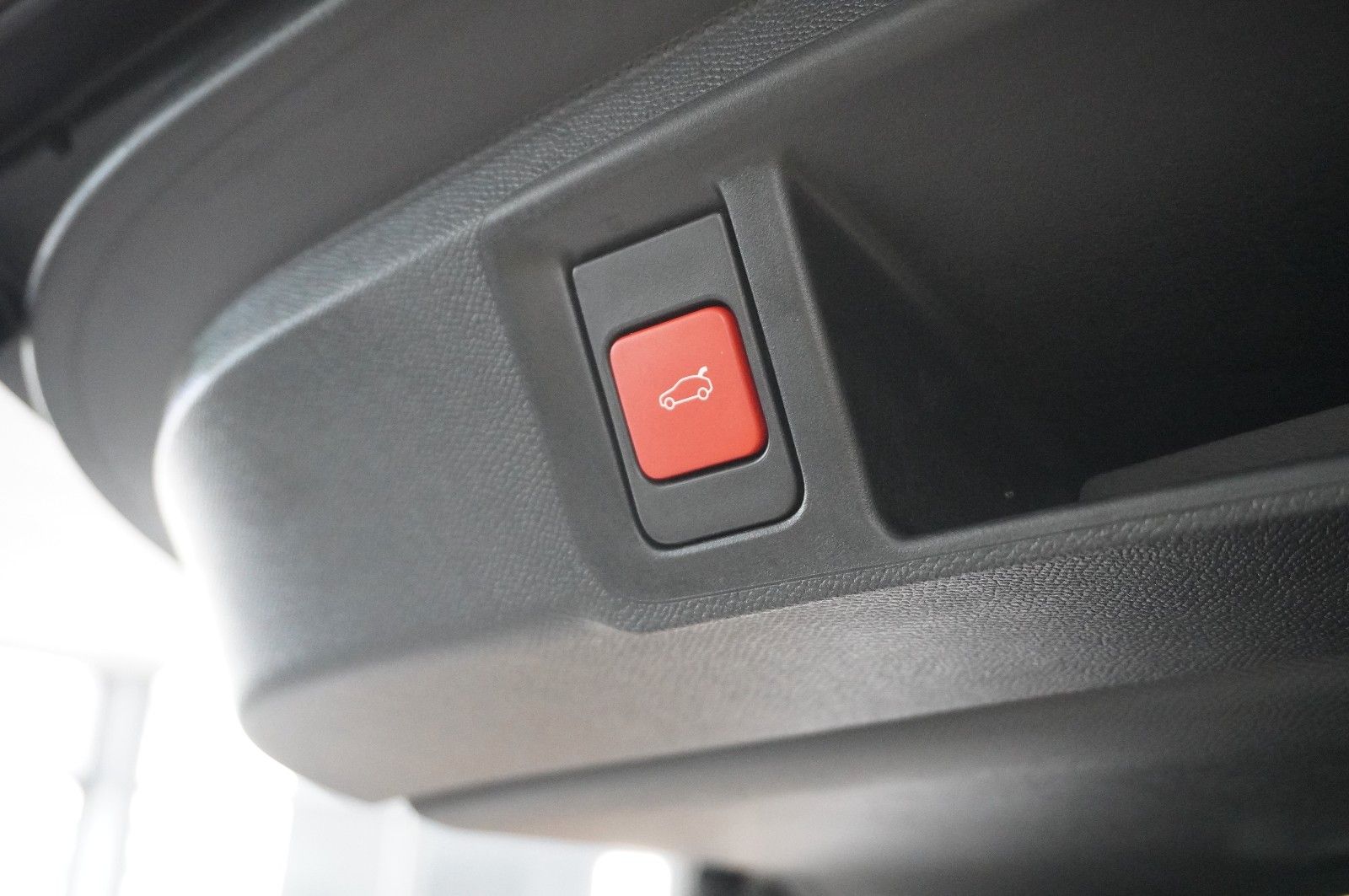 Fahrzeugabbildung Opel Astra L ST 1.2T ULTIMATE NAVI/LED/360°/PANO/DAB+