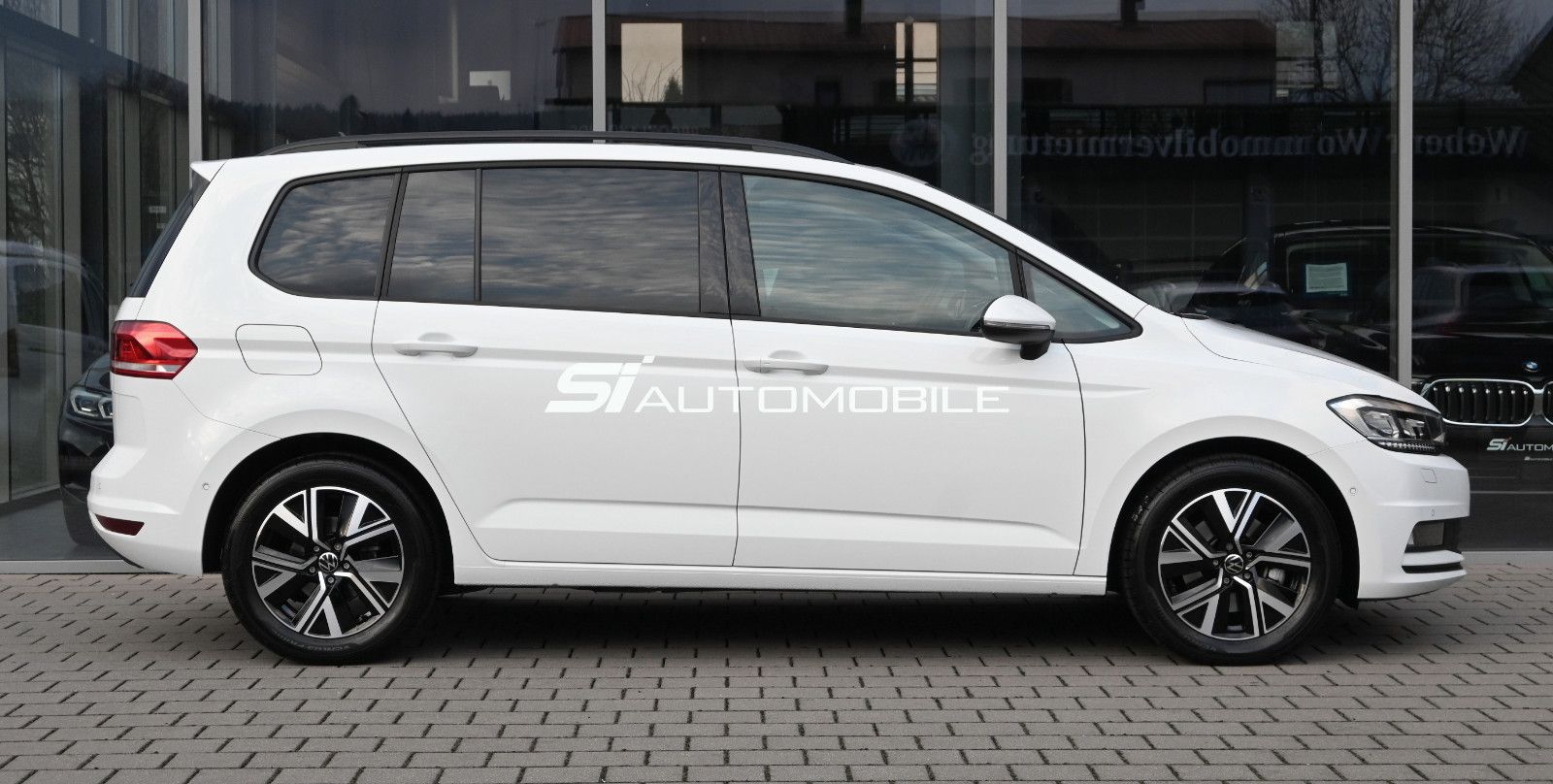 Fahrzeugabbildung Volkswagen Touran 2.0 TDI DSG °ACC°AHK°PANO°STANDHEIZ°7-SI°