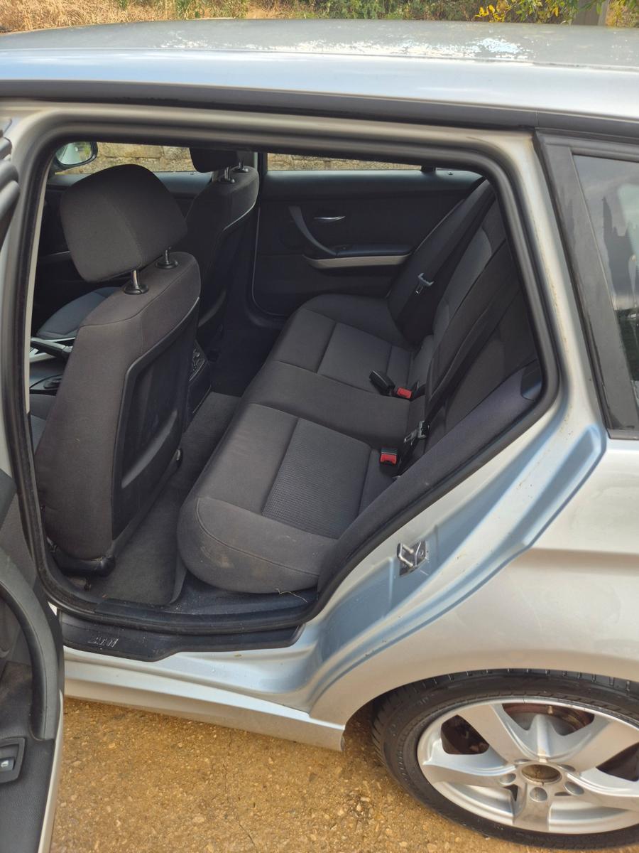 BMW 318 2009 — photo 9