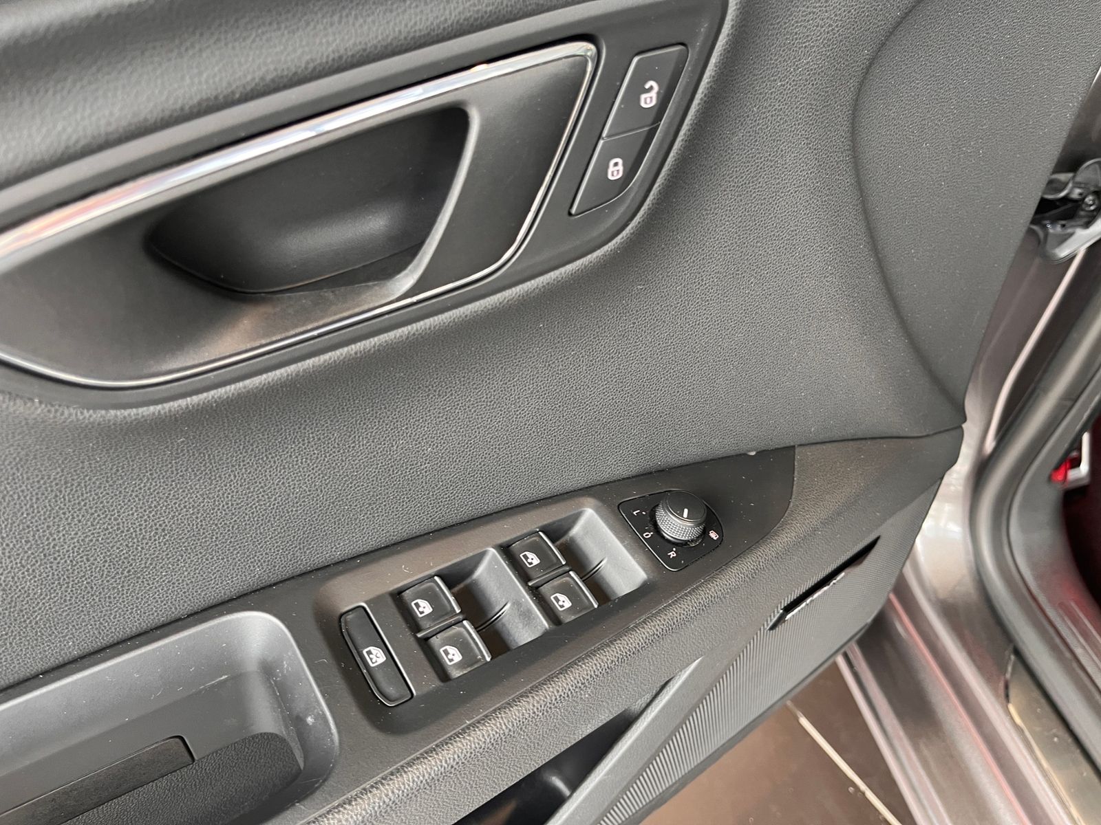 Fahrzeugabbildung SEAT Leon ST FR KLIMA LED NAVI ALU