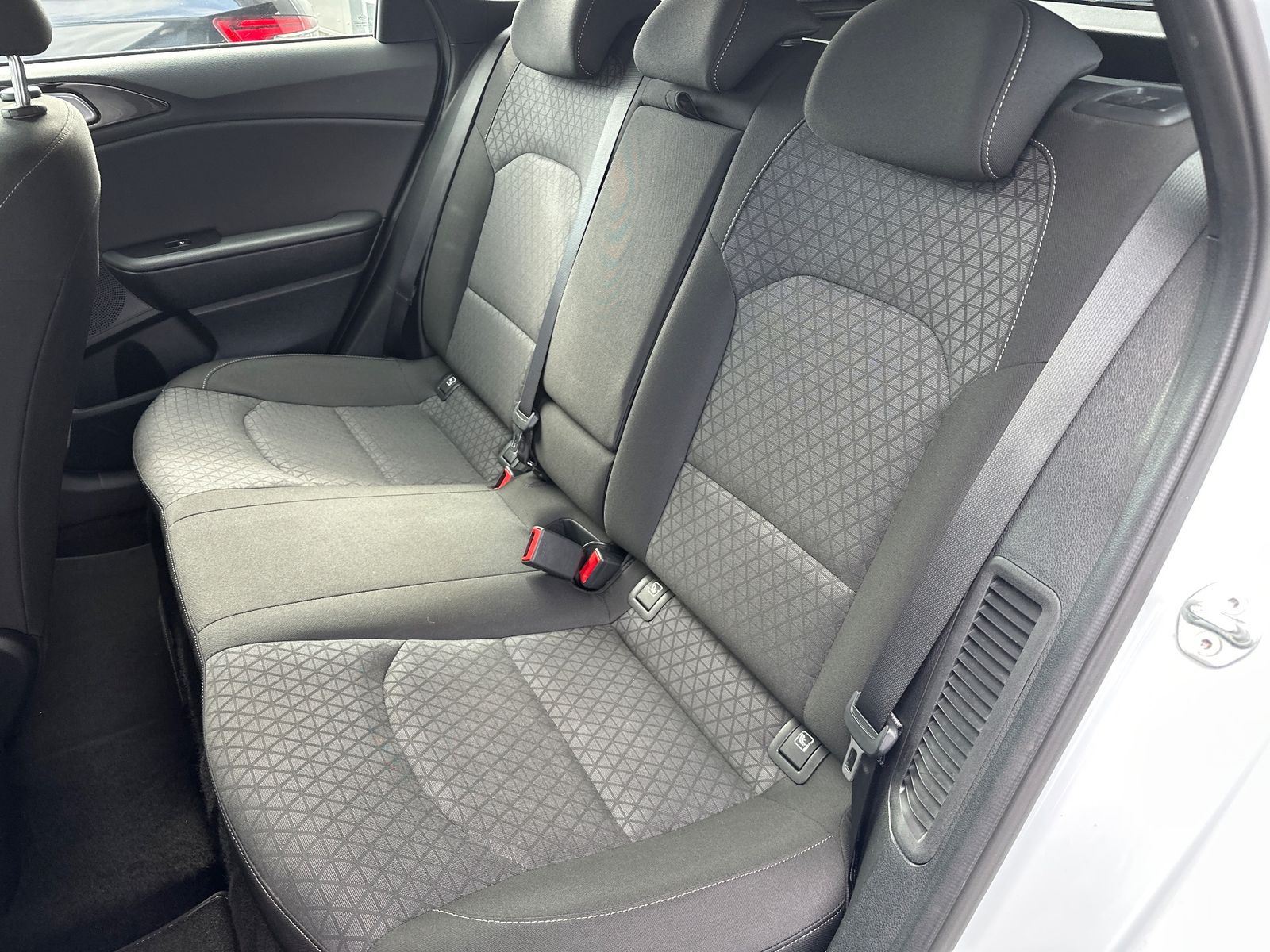 Fahrzeugabbildung Kia cee'd Sportswagon 1.6 GDI Plug-in Hybrid LED+KAM