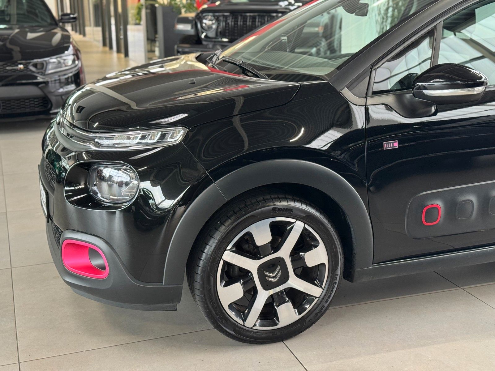 Fahrzeugabbildung Citroën C3 1.2 PurTech ELLE "DAB Navigation Kamera LM"