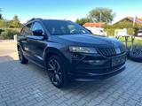Skoda Karoq 1.5 TSI DSG 4x4 Sportsline PANO, AHK St.Hz - Skoda Karoq: Von Privat