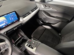 Fahrzeugabbildung BMW 218i Active Tourer M Sport --AHK/HiFi/HeadUp/ACC
