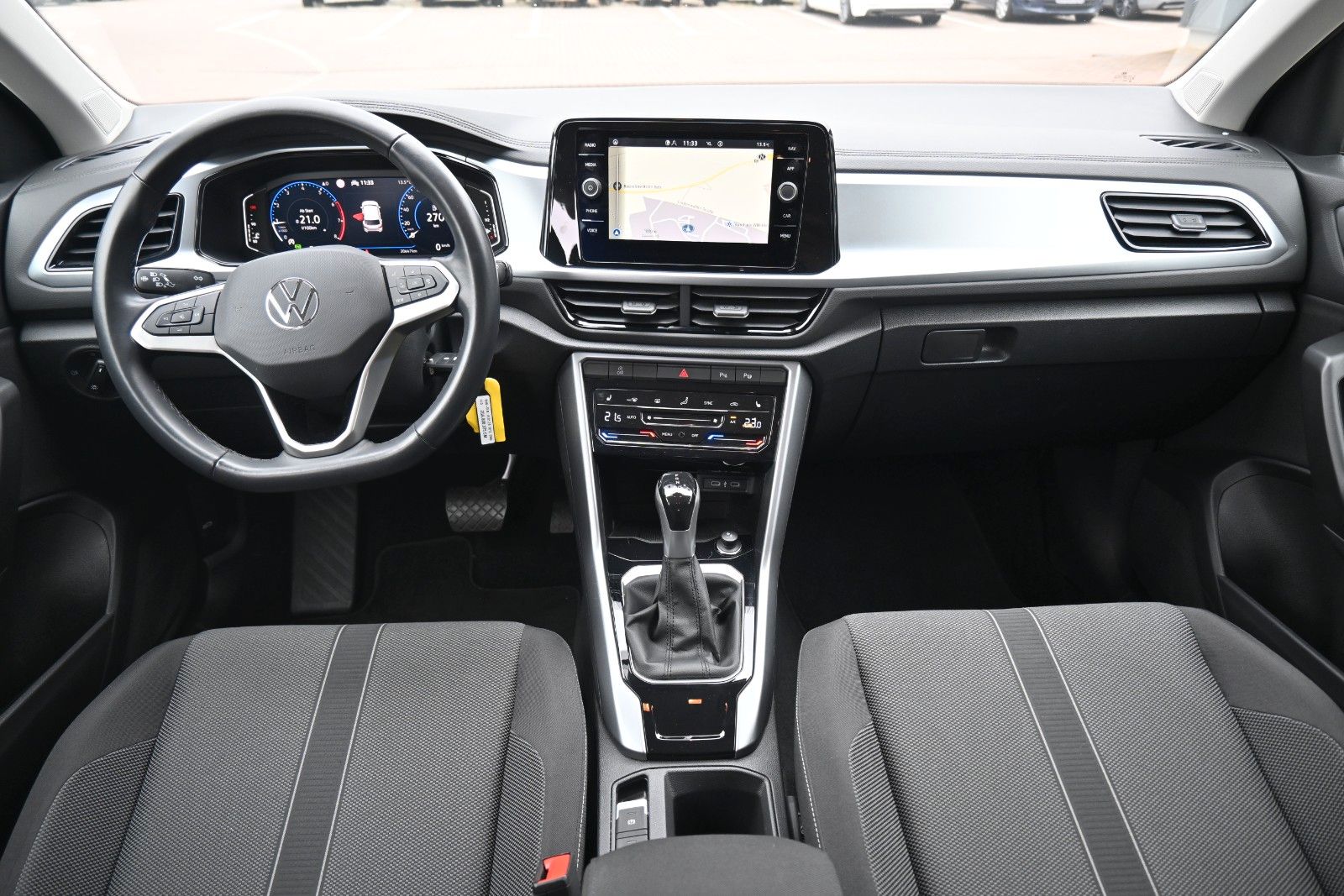 Fahrzeugabbildung Volkswagen T-Roc 1.5 TSI DSG Life*DAB*PDC*AppleCarPlay*SHZG