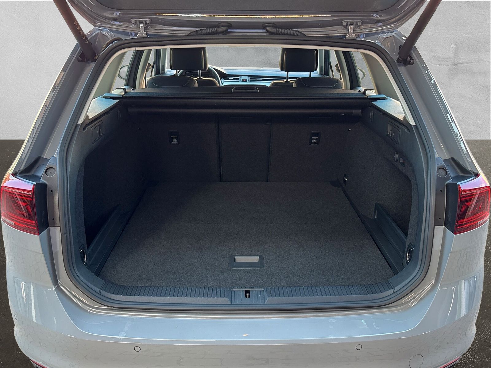 Fahrzeugabbildung Volkswagen Passat Variant 2.0 TDI HuD AHK Keyless Kamera