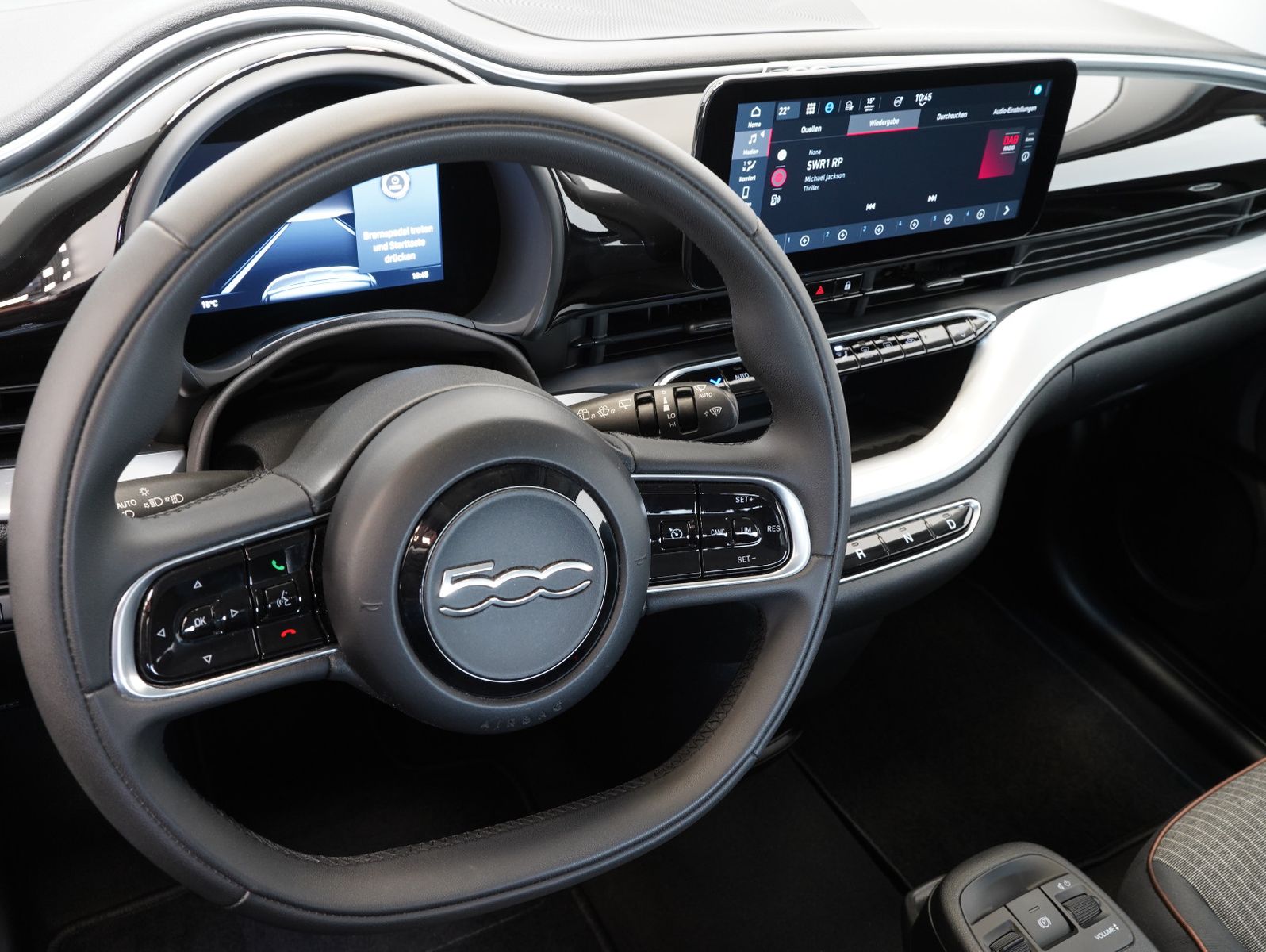 Fahrzeugabbildung Fiat 500e Icon 87KW/42kWh/DC-LADEN/CARPLAY/DAB/SOH