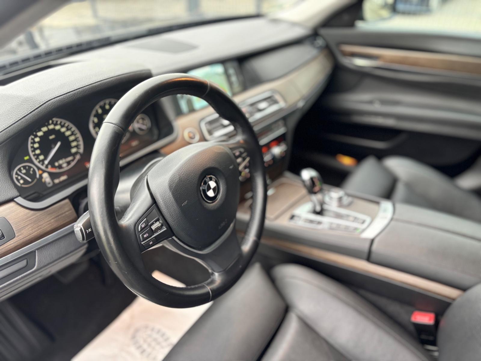 BMW Série 7 750Li xDrive | 408 ch | BVA | Affichage tête haute | Sièges ventilés | Caméras 360° | Portes Soft-Close | Cuir
