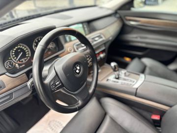 BMW 750 - 9