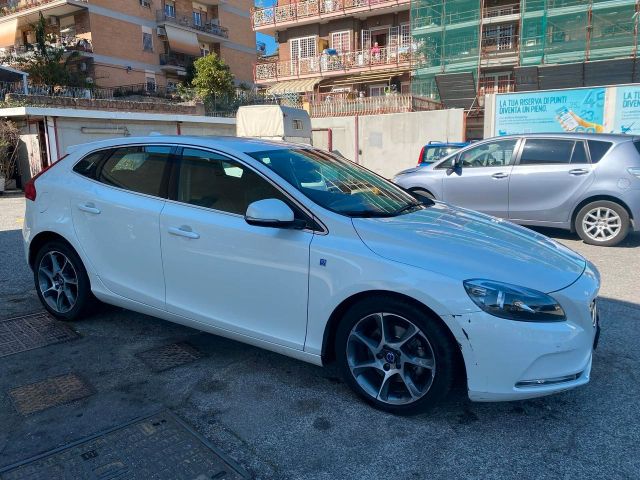 Volvo V40 D2 1.6 Powershift R-design Kinetic