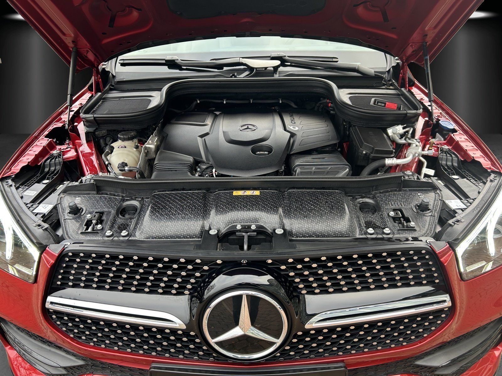 Fahrzeugabbildung Mercedes-Benz GLE350d Cpé AMG Exclu MLED Night AIRMATIC Sitzkl