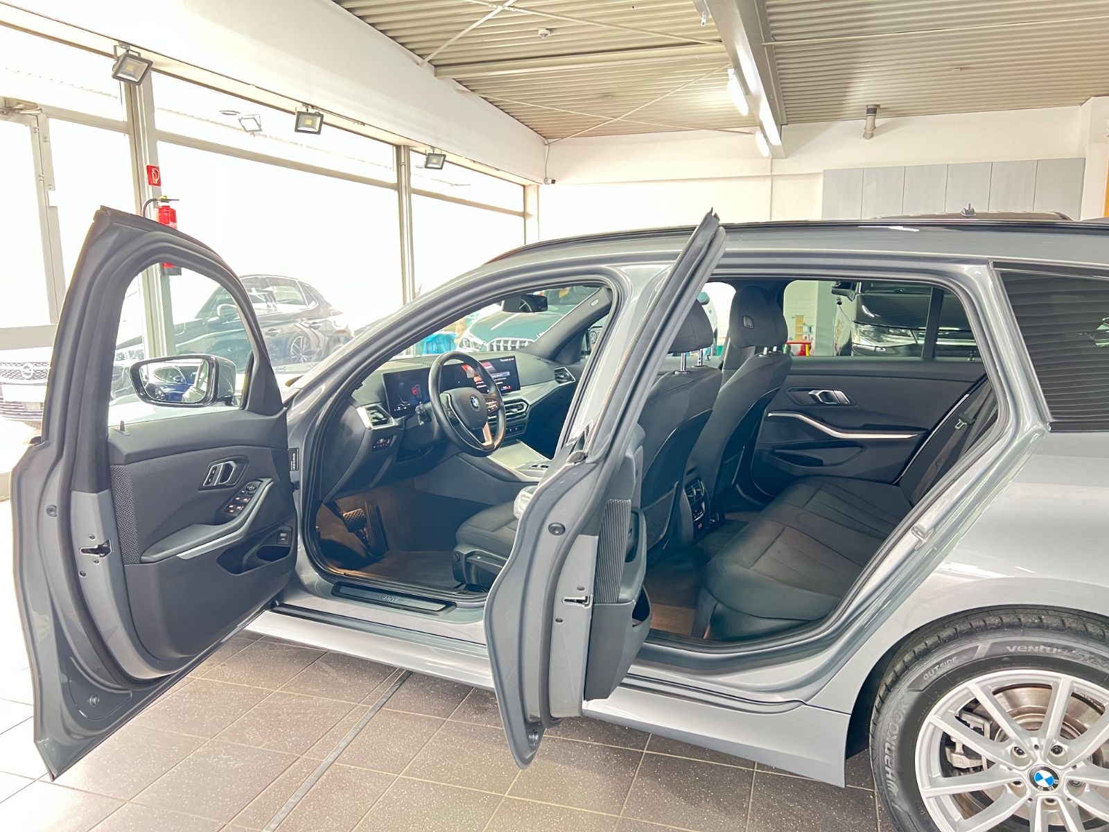 BMW 318 d Touring Driving Assistant+Parkassistent foto 7