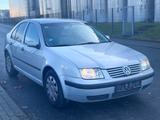 Volkswagen Bora 1.6 Auto Basis - Volkswagen Bora Basis mit Benzin-Antrieb