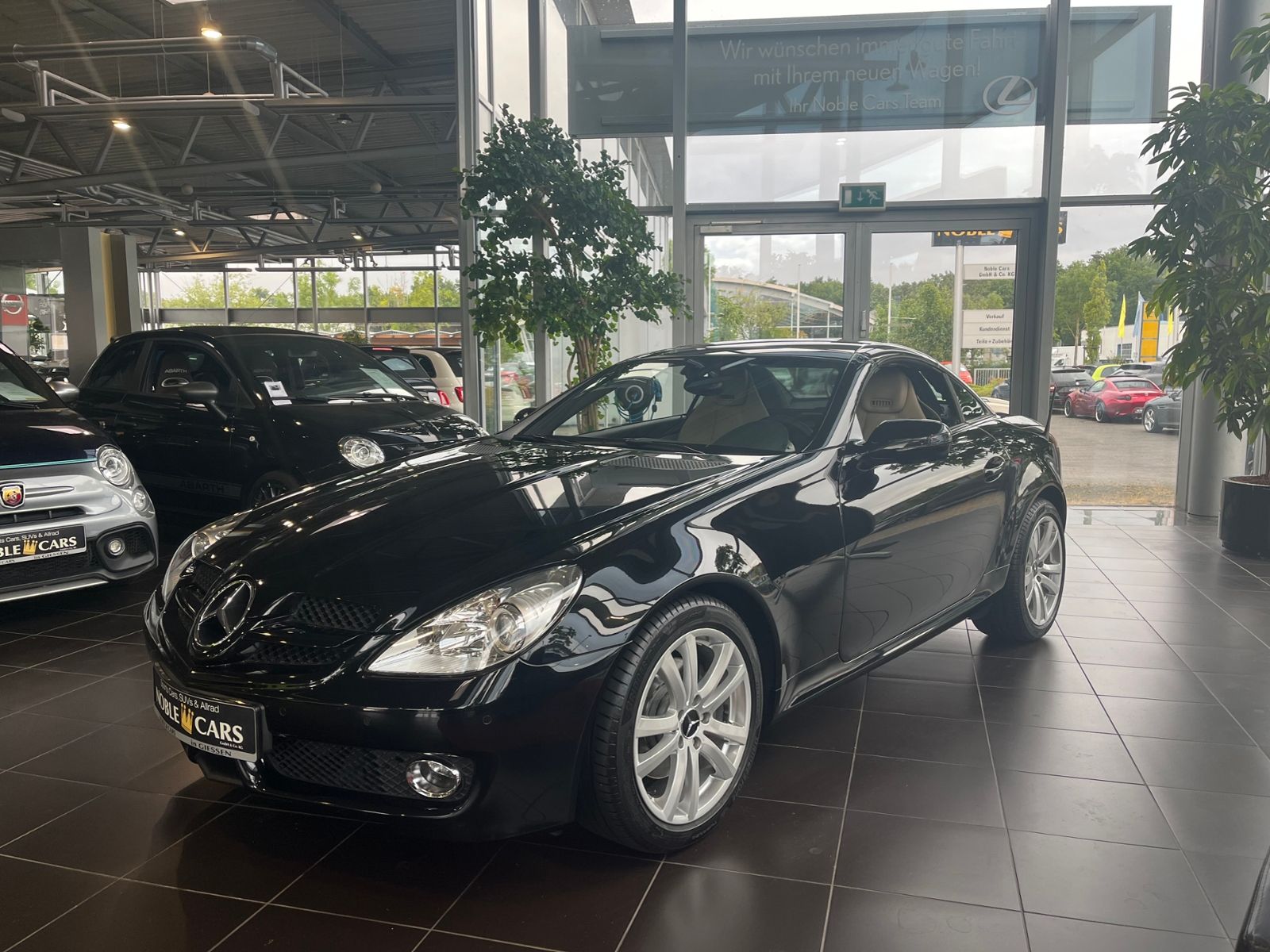 Fahrzeugabbildung Mercedes-Benz SLK Roadster 200 Kompressor AIRSCARF PDC SHZ