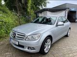 Mercedes-Benz 200 - graue Mercedes-Benz 200