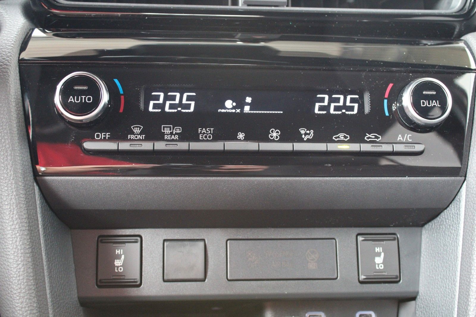 Fahrzeugabbildung Toyota Yaris Cross Hybrid GR Sport + PREMIUM-Paket