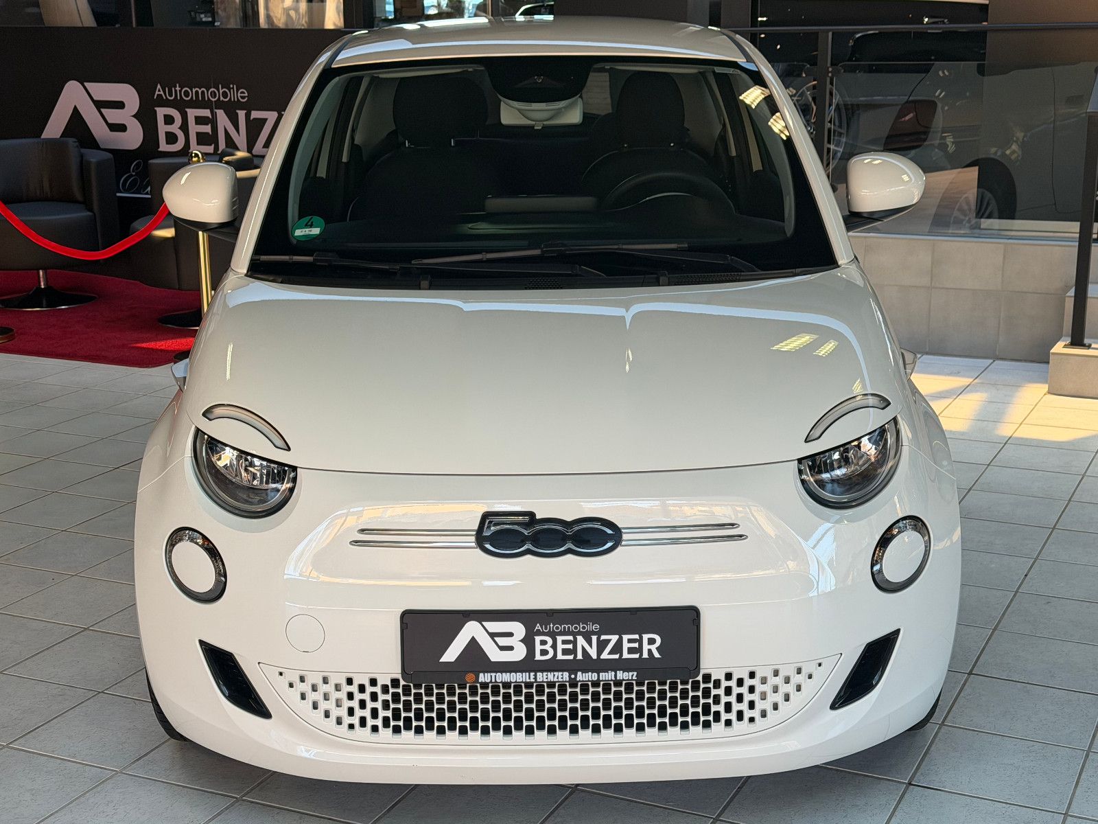 Fahrzeugabbildung Fiat 500e/TEMPOMAT/APPLE/KLIMA/SPURHALTEASSISTE