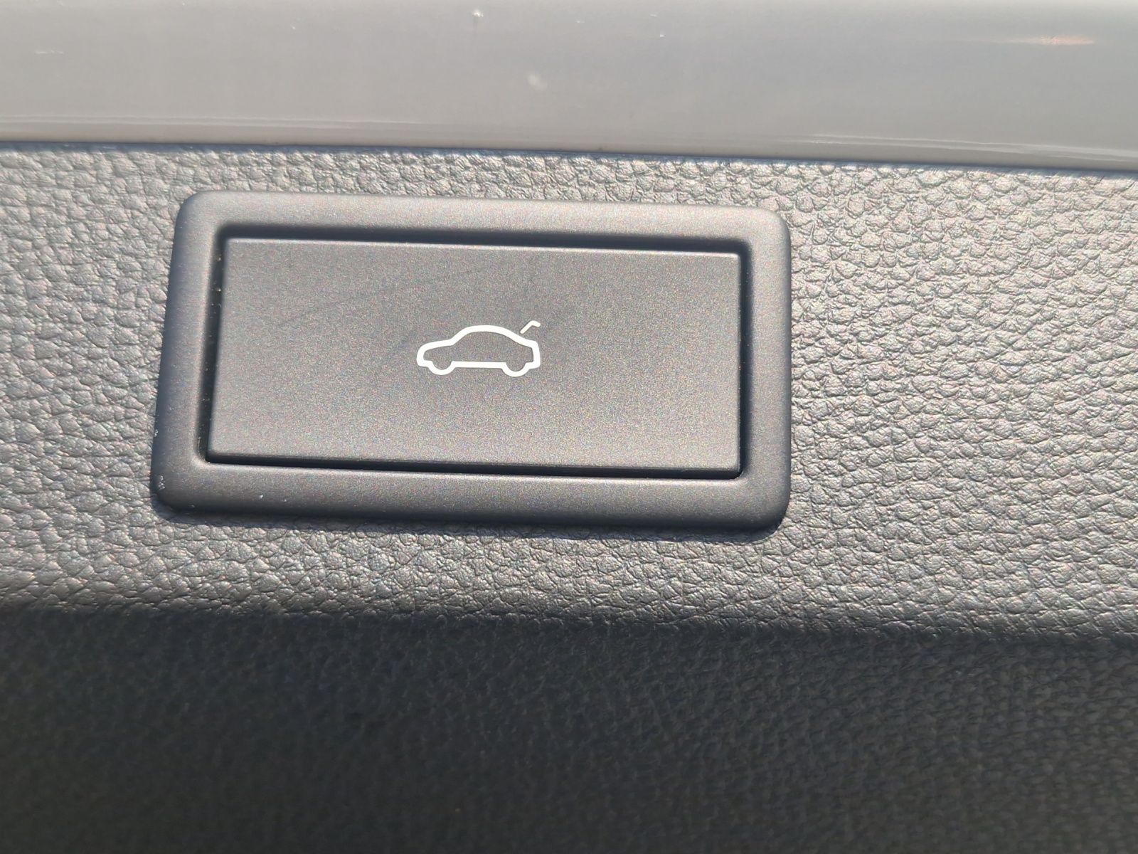 Fahrzeugabbildung SKODA Karoq TDI Sportline 4x4 Matrix PANO ACC Kamera36