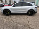 Porsche Cayenne E-Hybrid Distronik Panorama L.federung - Porsche Gebrauchtwagen in Saarbrücken