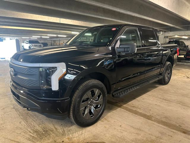 Ford F 150 Lightning Flash gr Batterie im Vorlauf