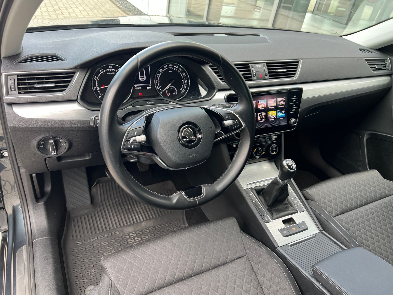 Fahrzeugabbildung SKODA Superb Combi Ambition 1.5 TSI *LED, Climatronic,