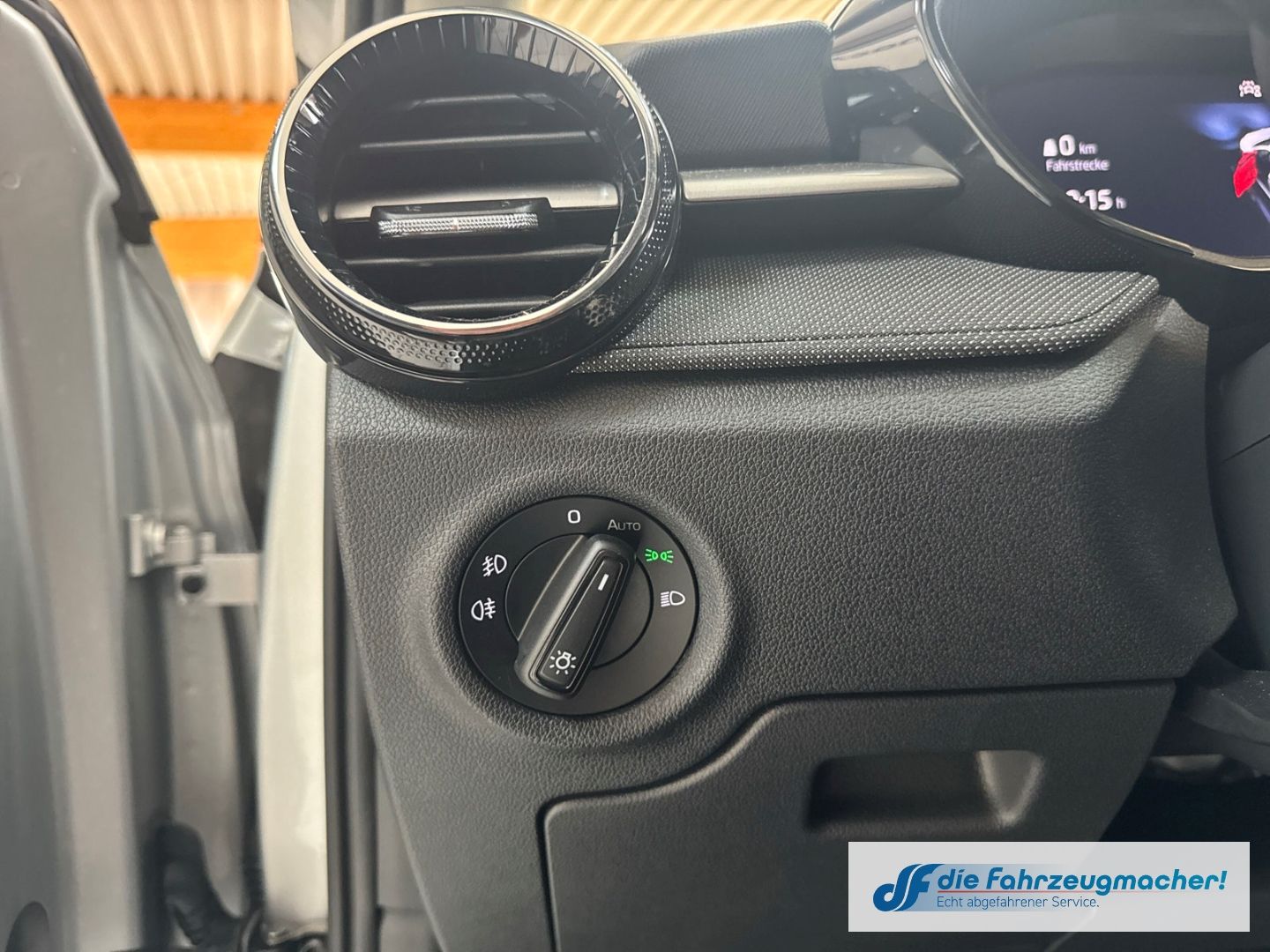 Fahrzeugabbildung SKODA Fabia Tour Automatik Navi DigiCockpit LED Apple