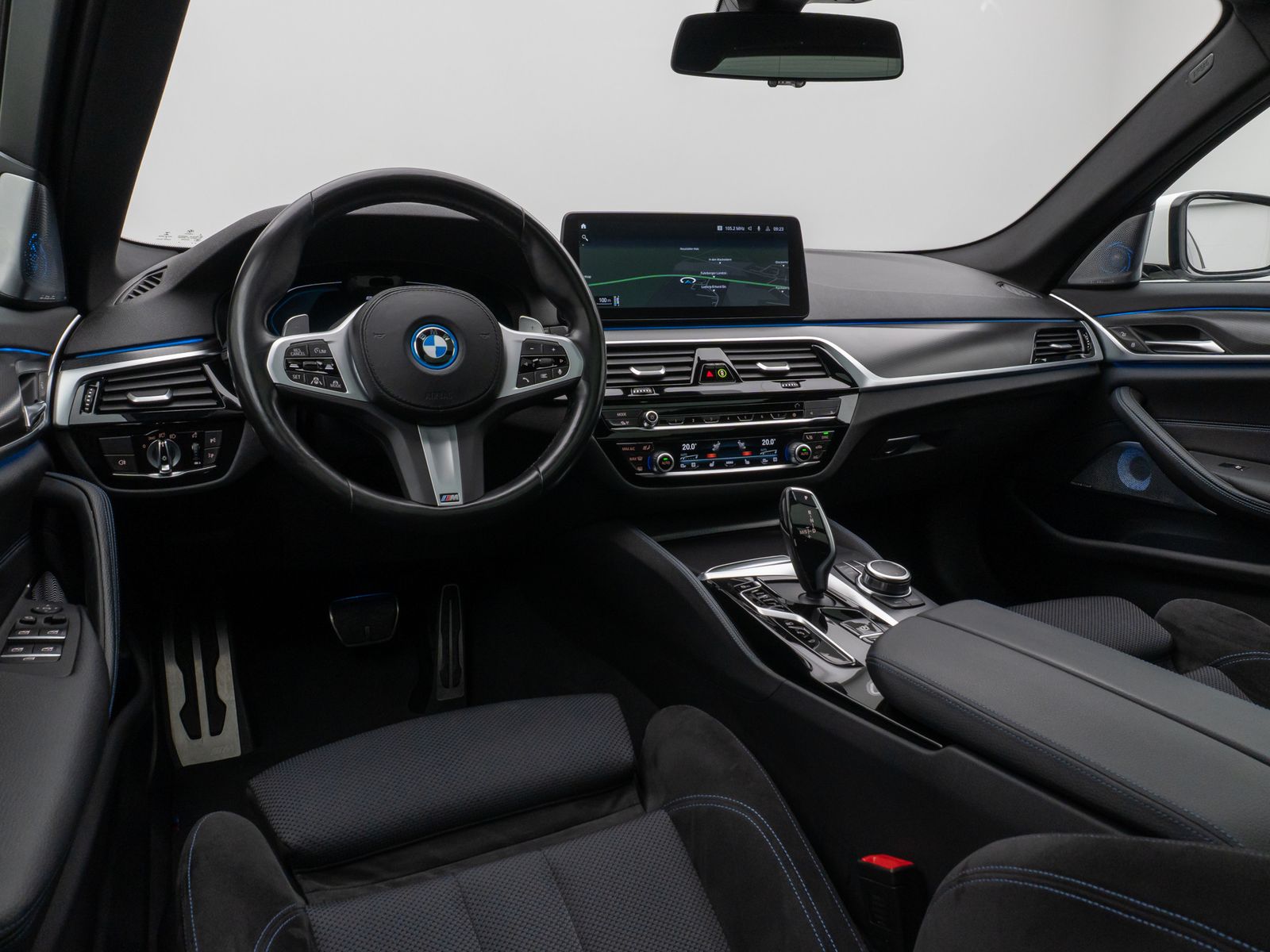 Fahrzeugabbildung BMW 530e M Sport Panorama 360°Laser HUD Komfort 20"