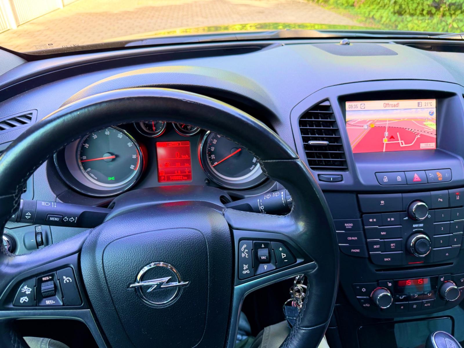 Opel Insignia 2012 — photo 10