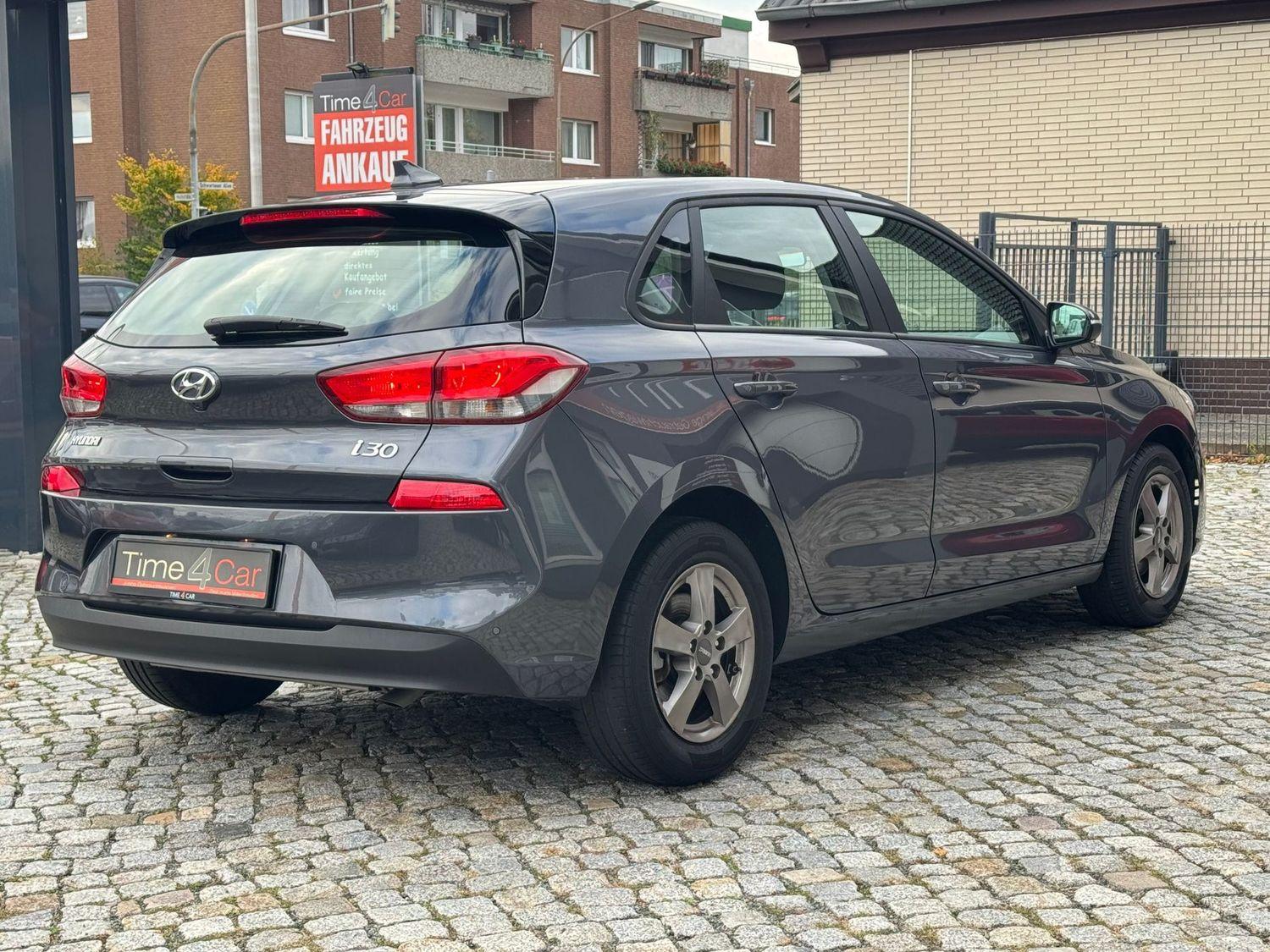Hyundai i30 Select Kamera CarPlay Navi SHZ Tempom.