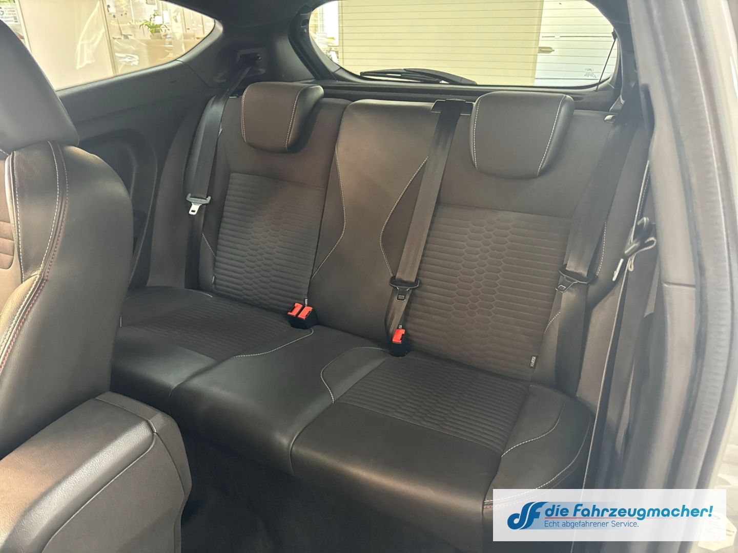 Fahrzeugabbildung Ford Fiesta ST200 Sportpaket Navi Ambiente SHZ Keyles