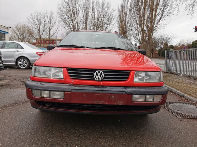 Volkswagen Passat Variant 1.8L/1.Hand/Schiebedach/8-fach/ZV