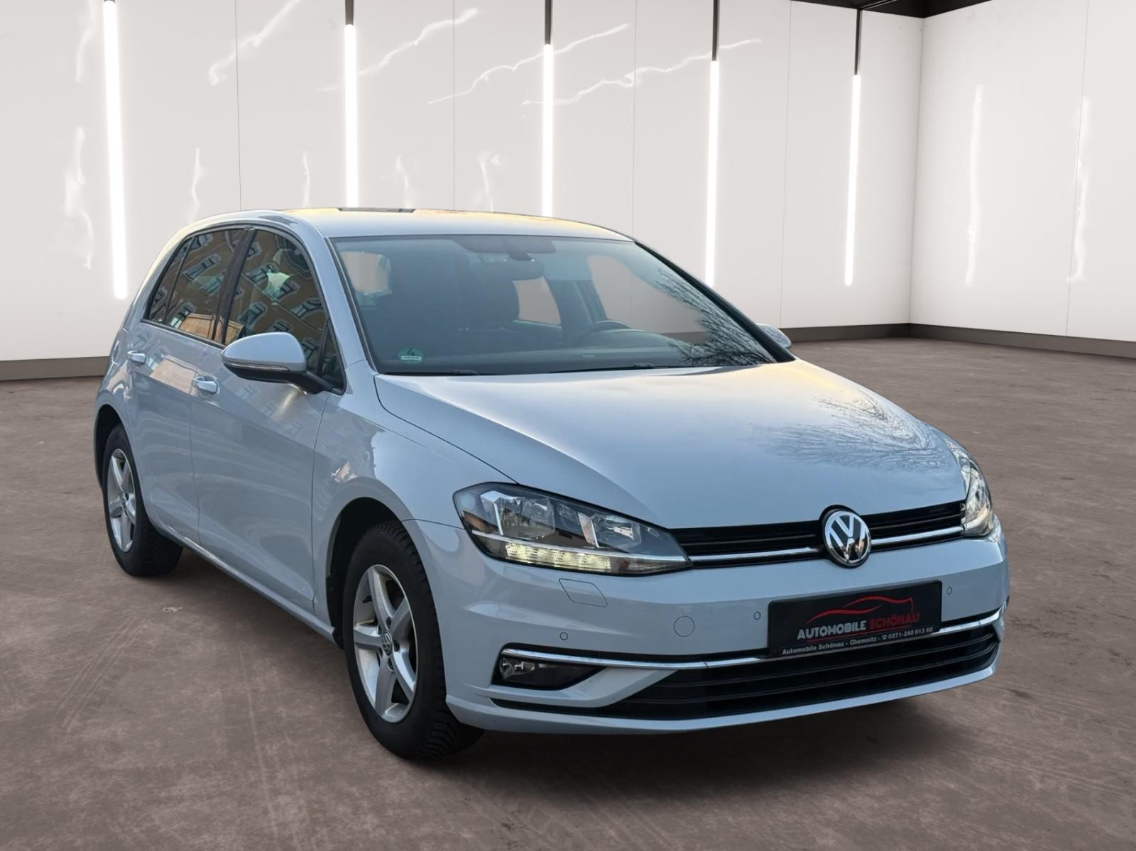 Volkswagen Golf VII Lim. Comfortline DSG/ACC/KAMERA