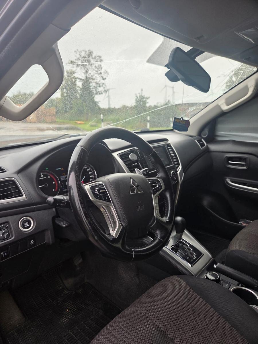 Mitsubishi L200 Select Doppelkabine 4WD Spezial Autom. LED