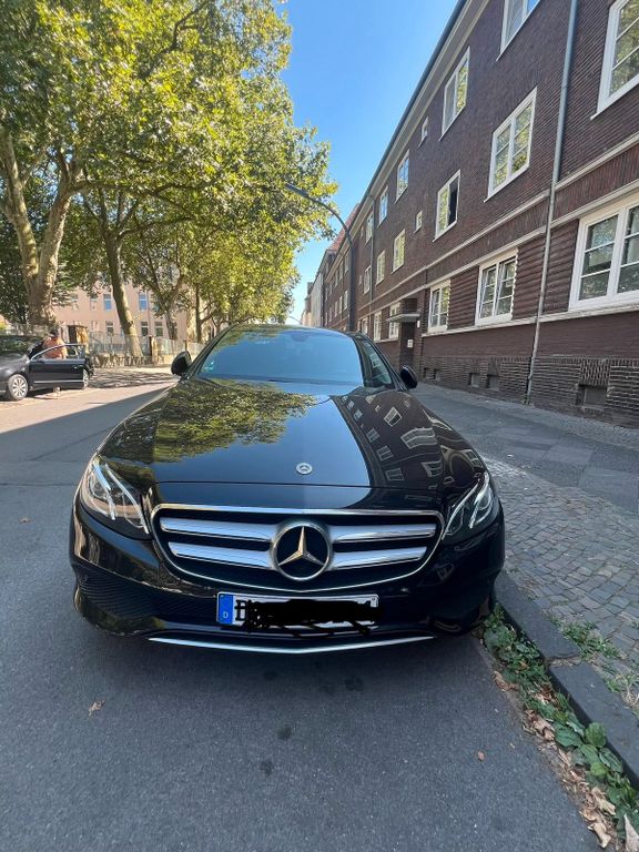 Image of Mercedes-Benz E 220