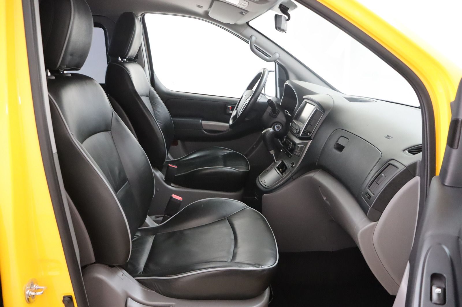 Fahrzeugabbildung Hyundai H-1 2.5CRDi Starex * RFK * Lenkradhzg. * Navi