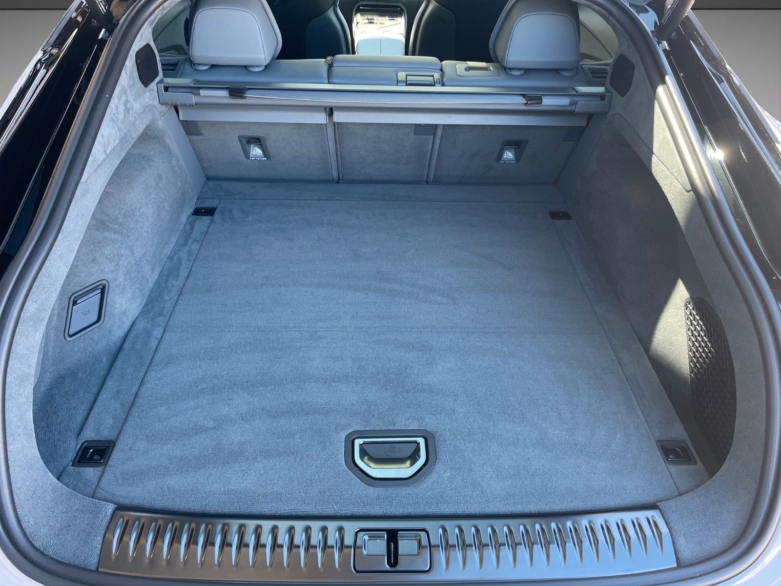 Fahrzeugabbildung Lotus Emeya Glasdach 21 Zoll mtl. Leasingrate 690,00€