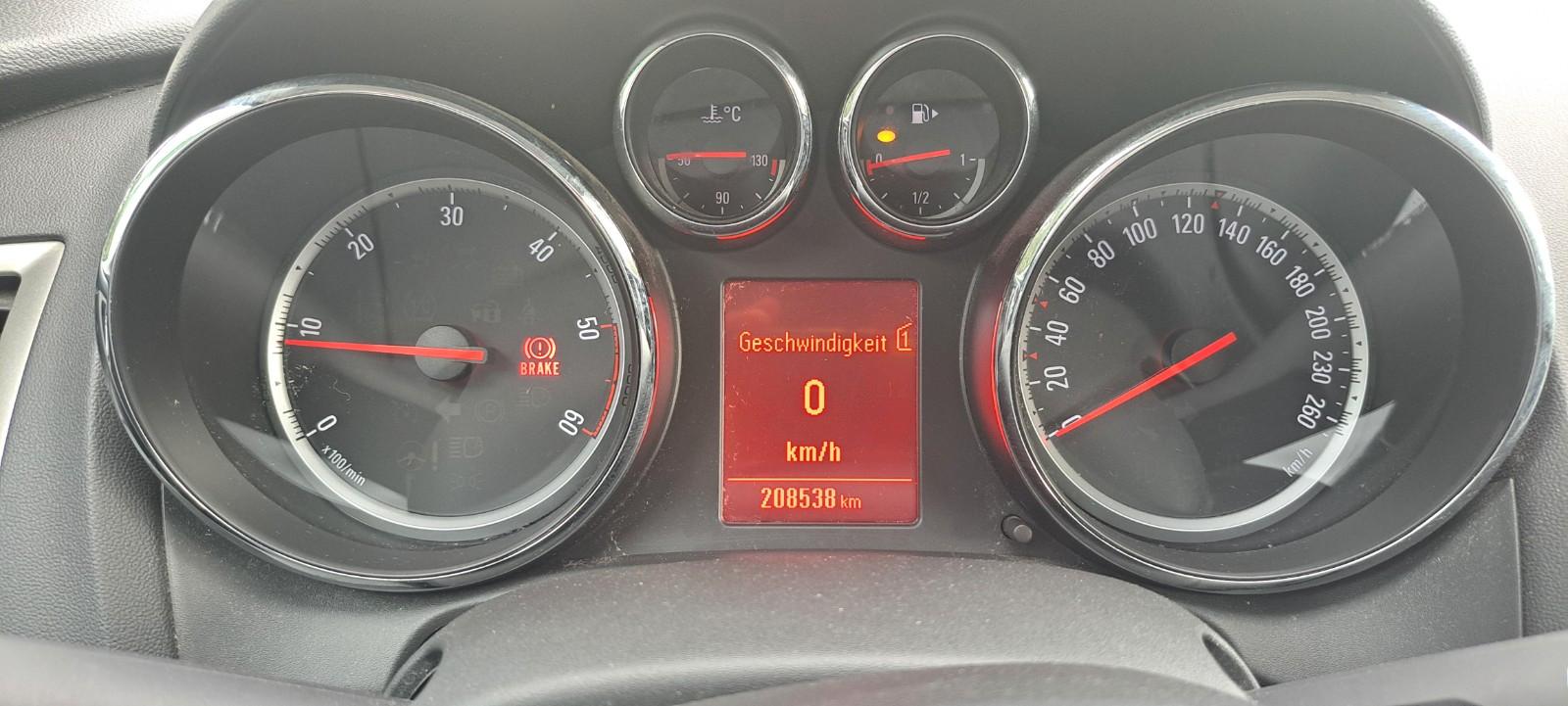 Opel Astra 2012 — photo 15
