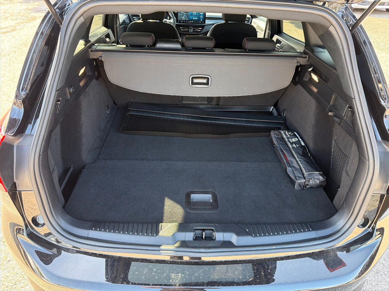Fahrzeugabbildung Ford Focus Turnier ST-Line X, Fahrassistenzpaket