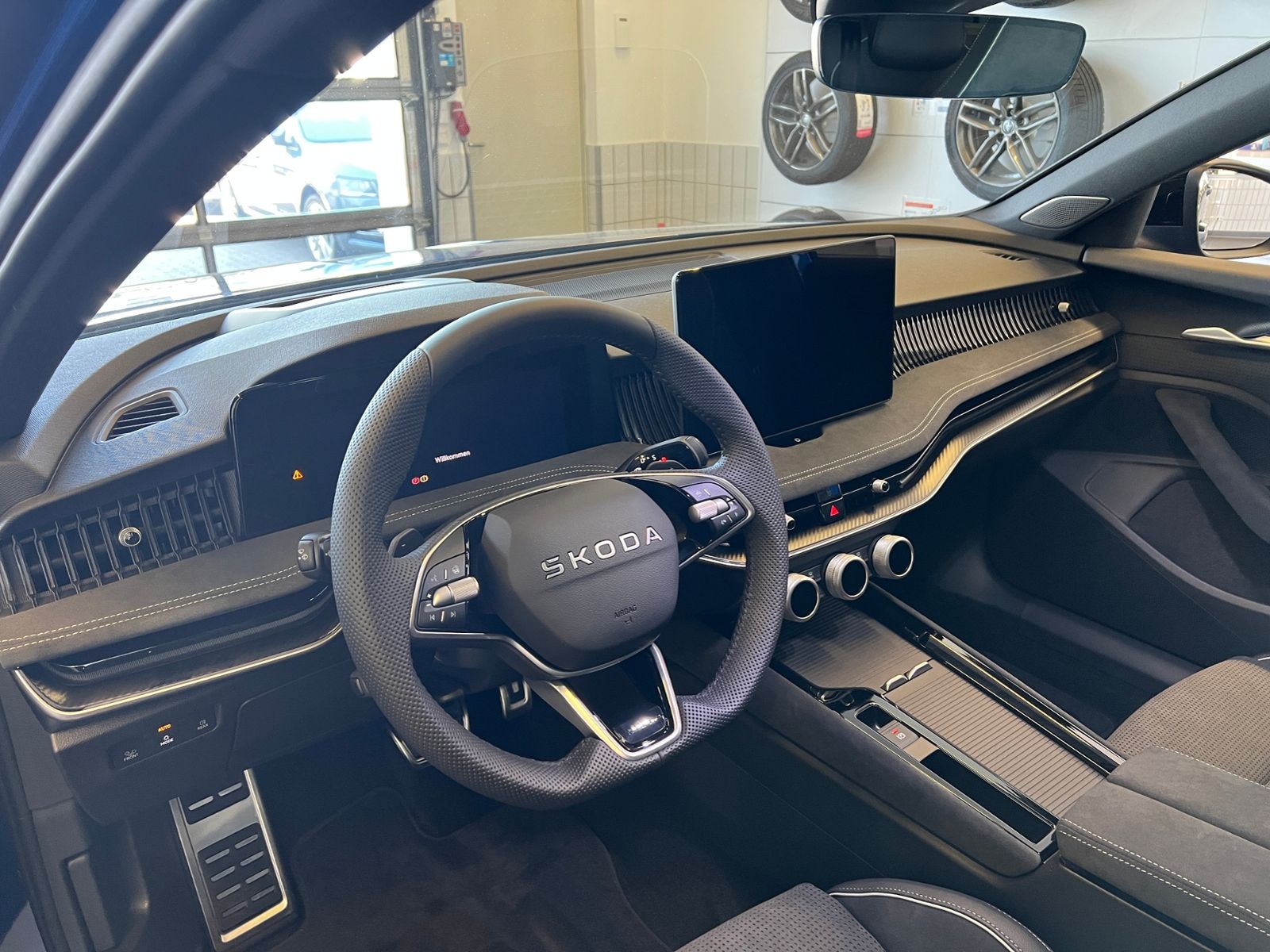 Fahrzeugabbildung SKODA Superb Combi Sportline 2.0 TDI DSG 4x4 *AHK, LED