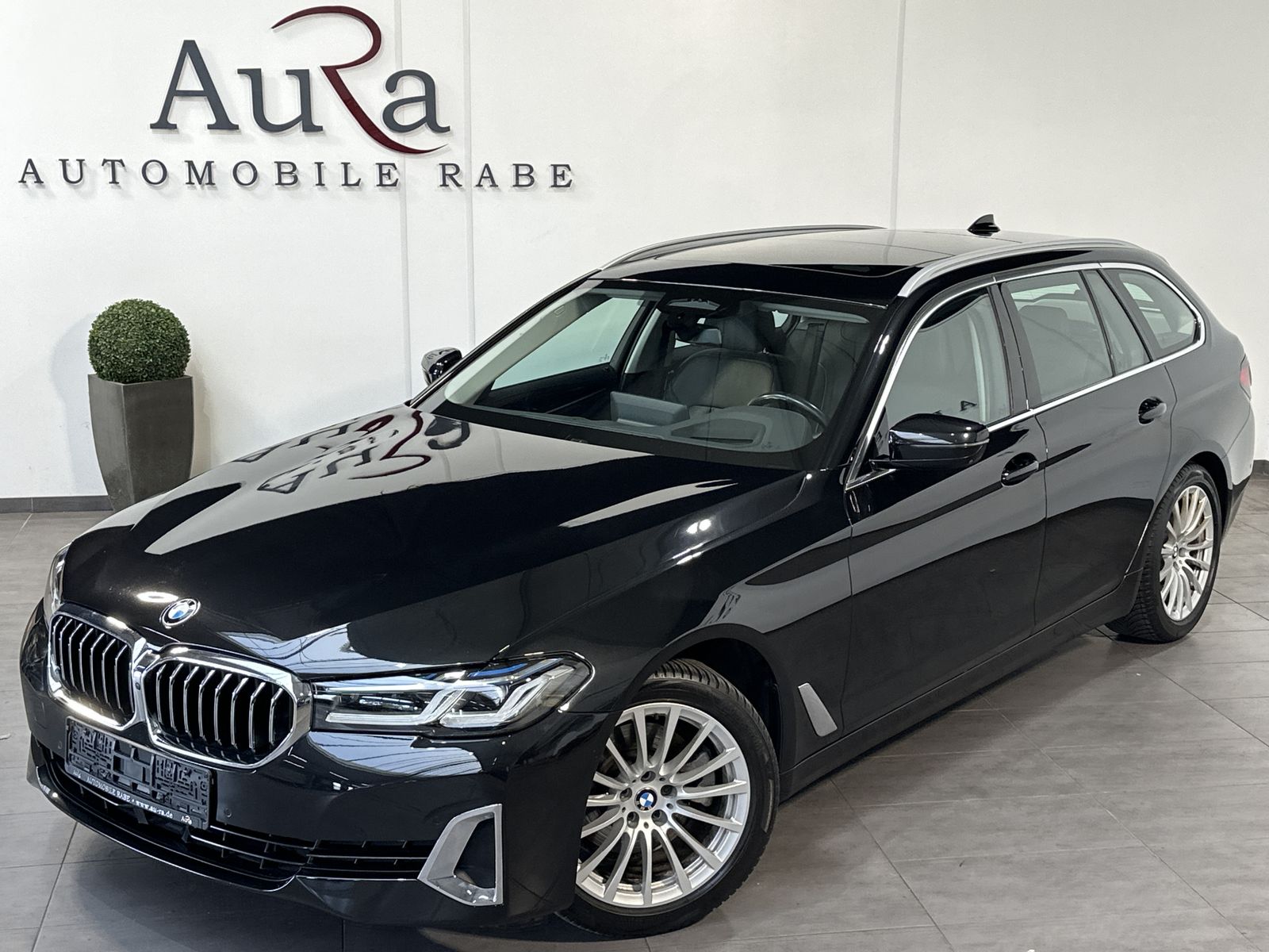 Fahrzeugabbildung BMW 520d Touring Luxury-Line NAV+LASER+PANO+HUD+360°