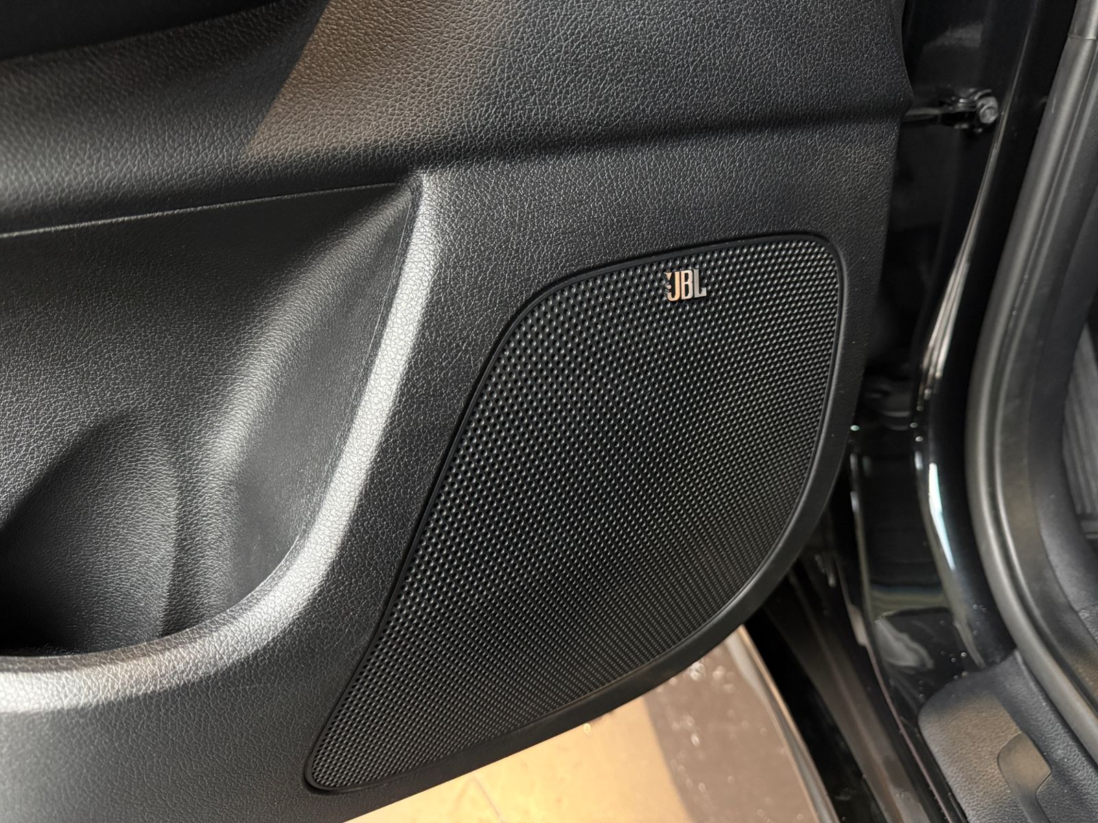 Fahrzeugabbildung Kia Sportage Black Edition AWD JBL LED NAVI