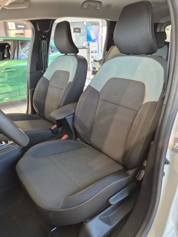 Dacia Jogger Extreme Hybrid 155 Winter, Navi, Driving