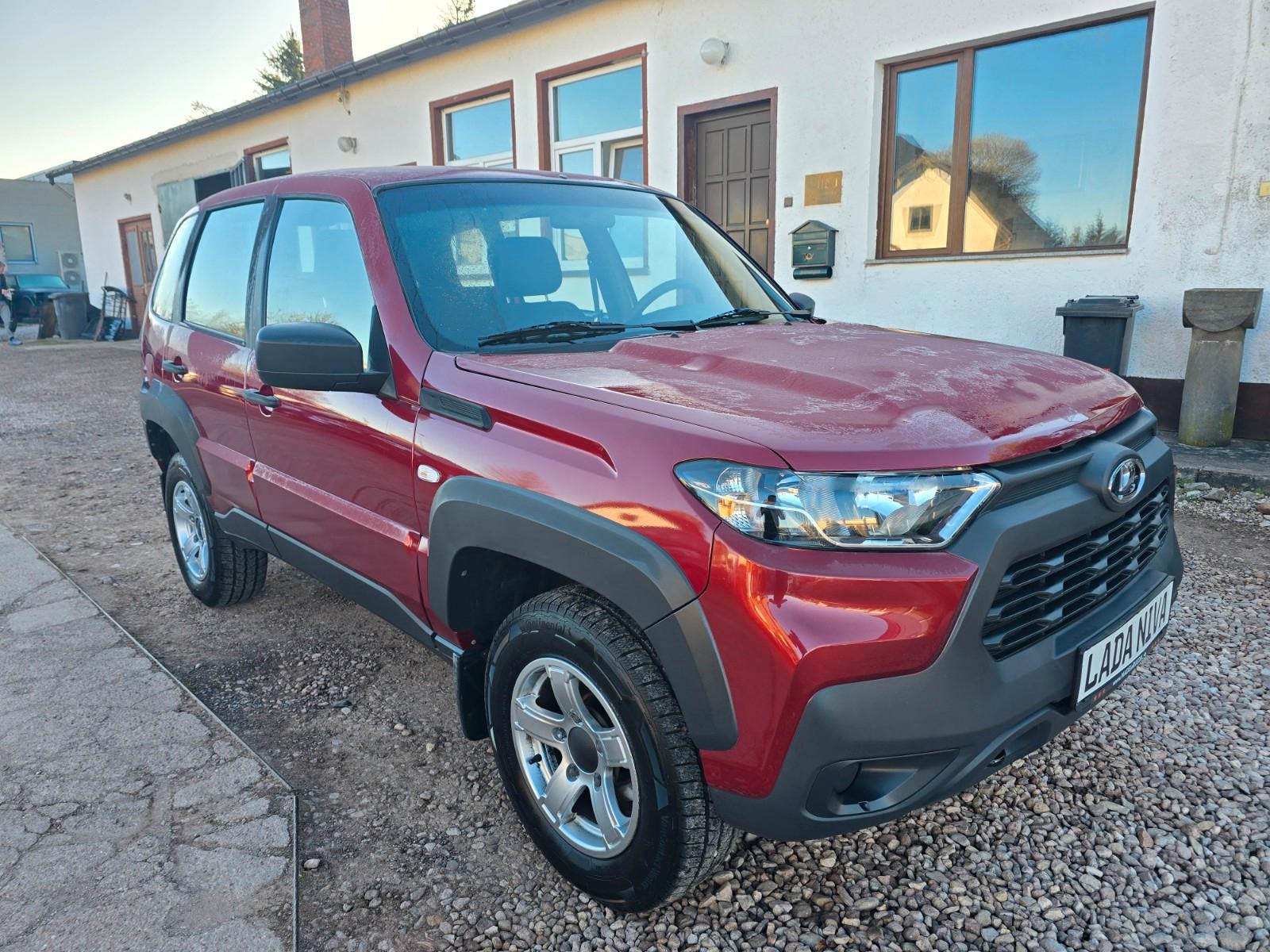 Lada Niva*Klima*AHK*4x4*CD-Radio*Tüv03.2028* 1 Hand*