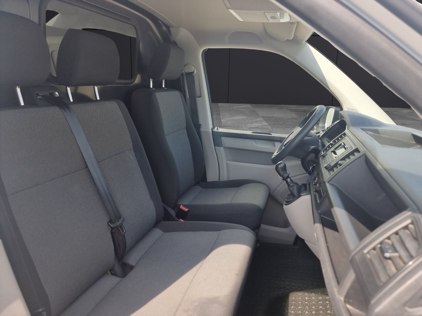 Fahrzeugabbildung Volkswagen T6 Transporter TDI Kasten AHK Klima Bluetooth