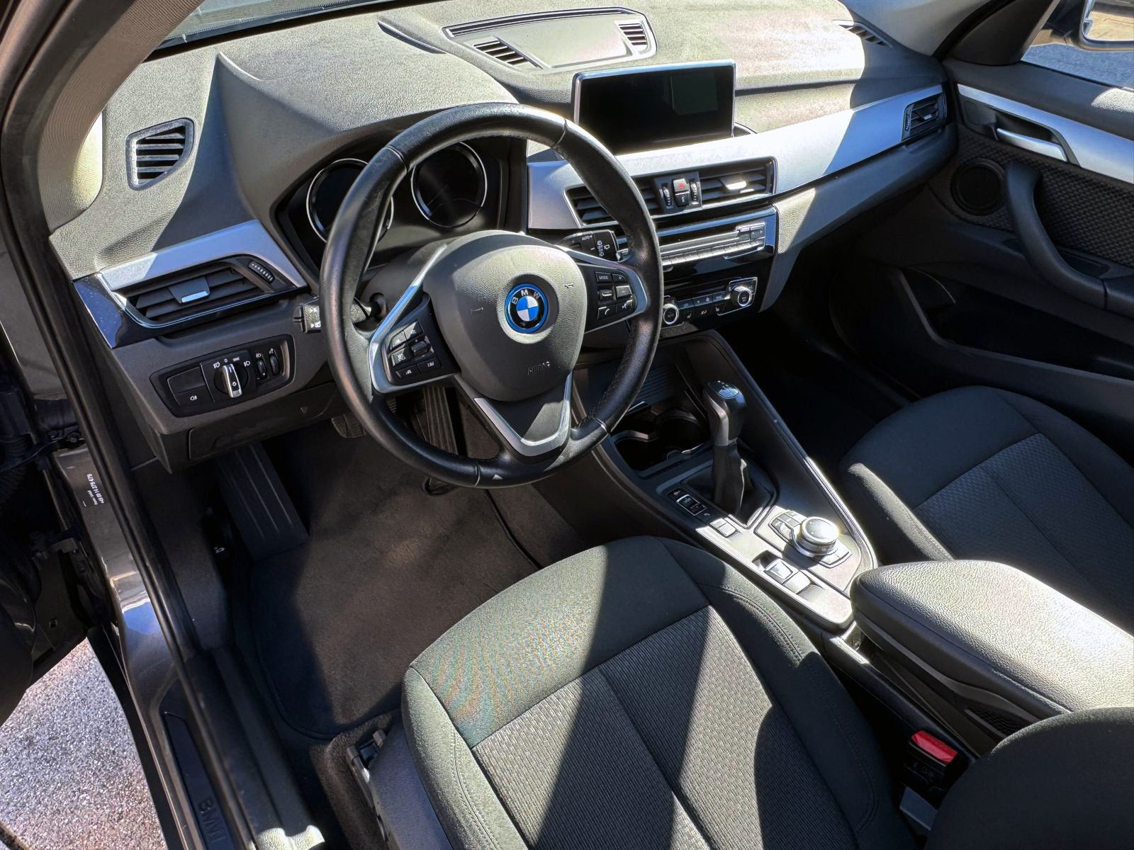 Fahrzeugabbildung BMW X1 xDrive25e Advantage ACC KAM LED PANO AHK SHZ