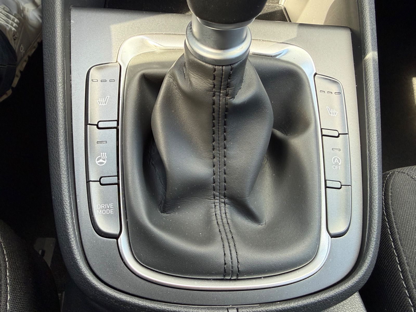 Fahrzeugabbildung Hyundai Kona Select KLIMAAUTO APPLE SITZHEIZ. ALLWETTER