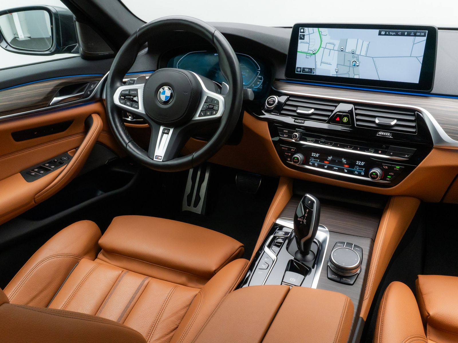 Fahrzeugabbildung BMW 545e xD M Sport 360° HUD H/K DAB AHK Komfort
