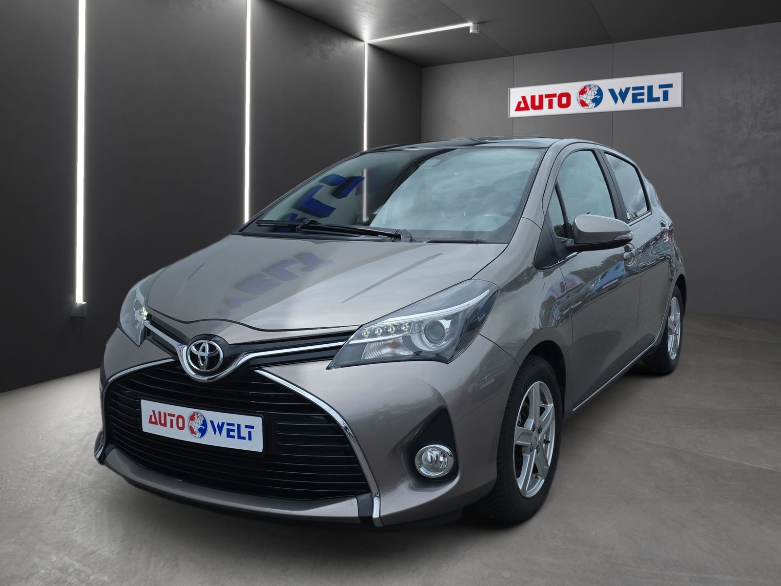 TOYOTA Yaris