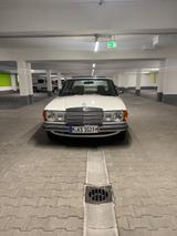 Mercedes-Benz 200 - Mercedes-Benz 200 in München