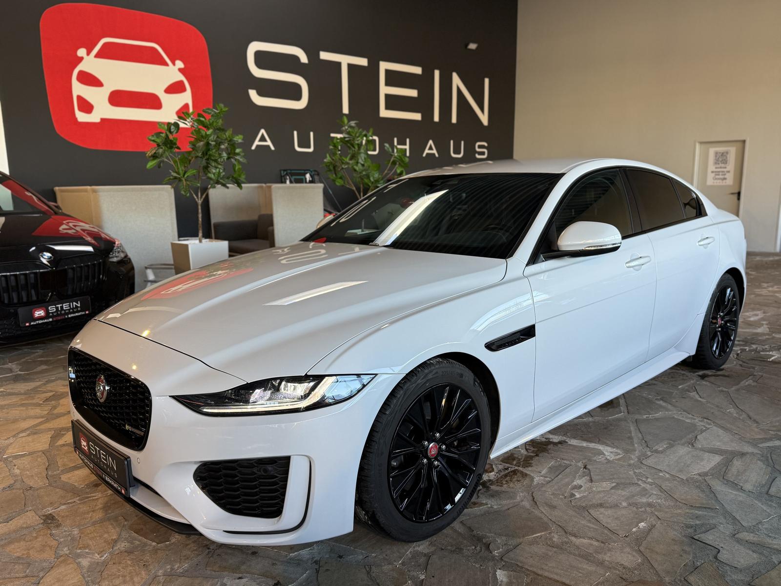Jaguar XE R-Dynamic Black Pack/Meridan/Kamera/Virtual 